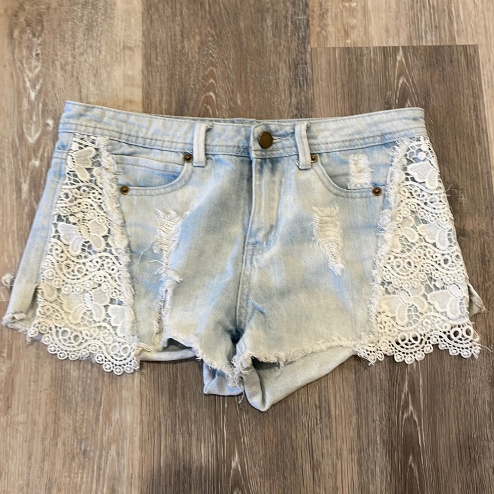 Blu pepper vintage lace distressed shorts